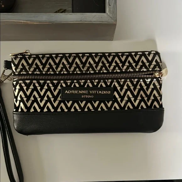 Adrienne Vittadini Black and Gold Clutch Bag, in great condition - Picture 1 of 6